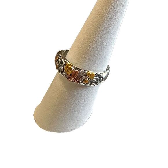 Brand New!!  Size 10 ring with floral and dragonfly details - Picture 2 of 4